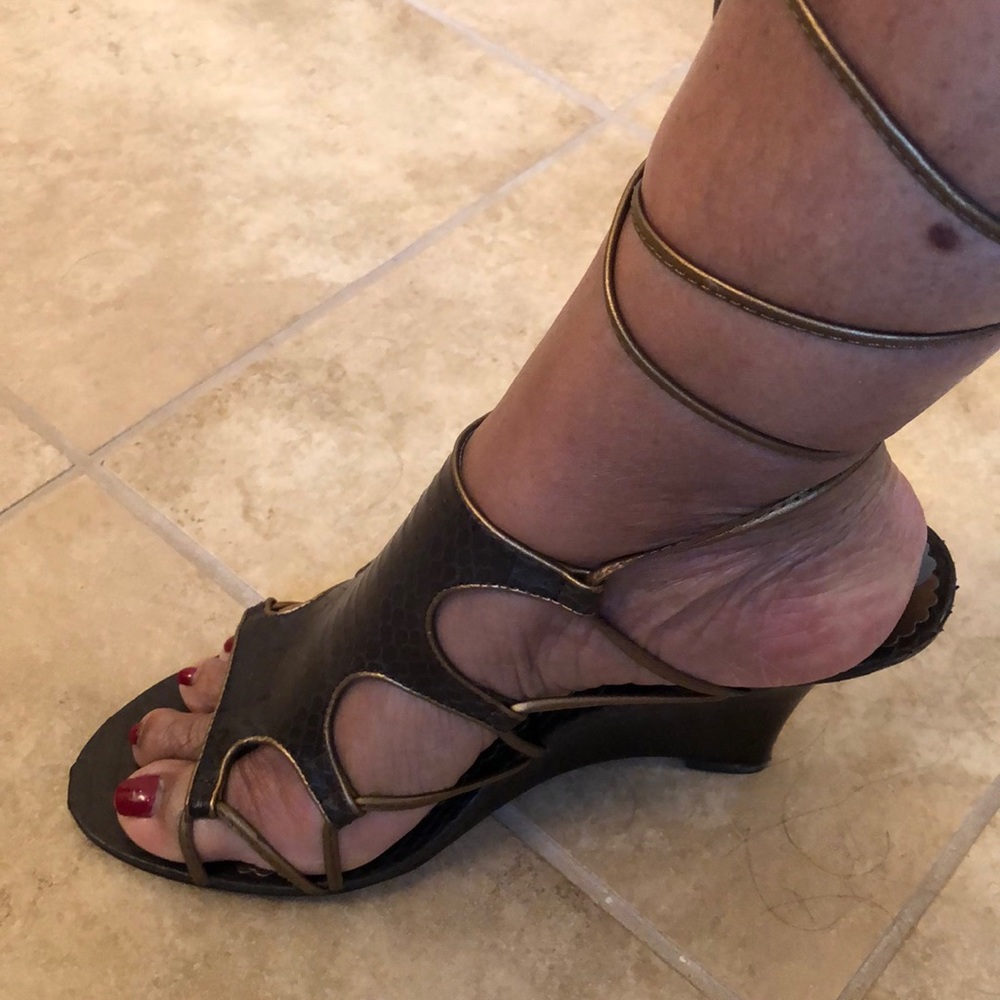 Valerie Stevens Brown wedge